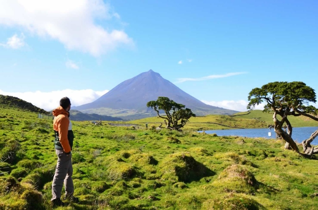 Immense cône volcanique de la montagne de Pico aux Açores