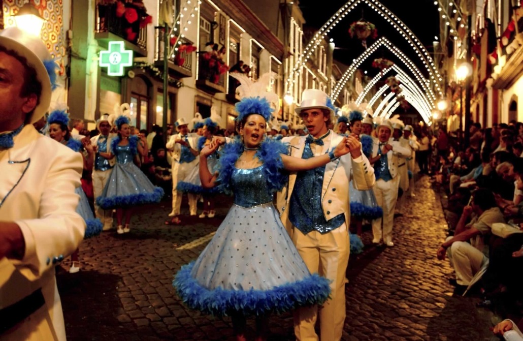 Terceira île très festive, 3 jours de Carnaval en février, de bailinhos (petits bals) et de manifestations théâtrales populaires