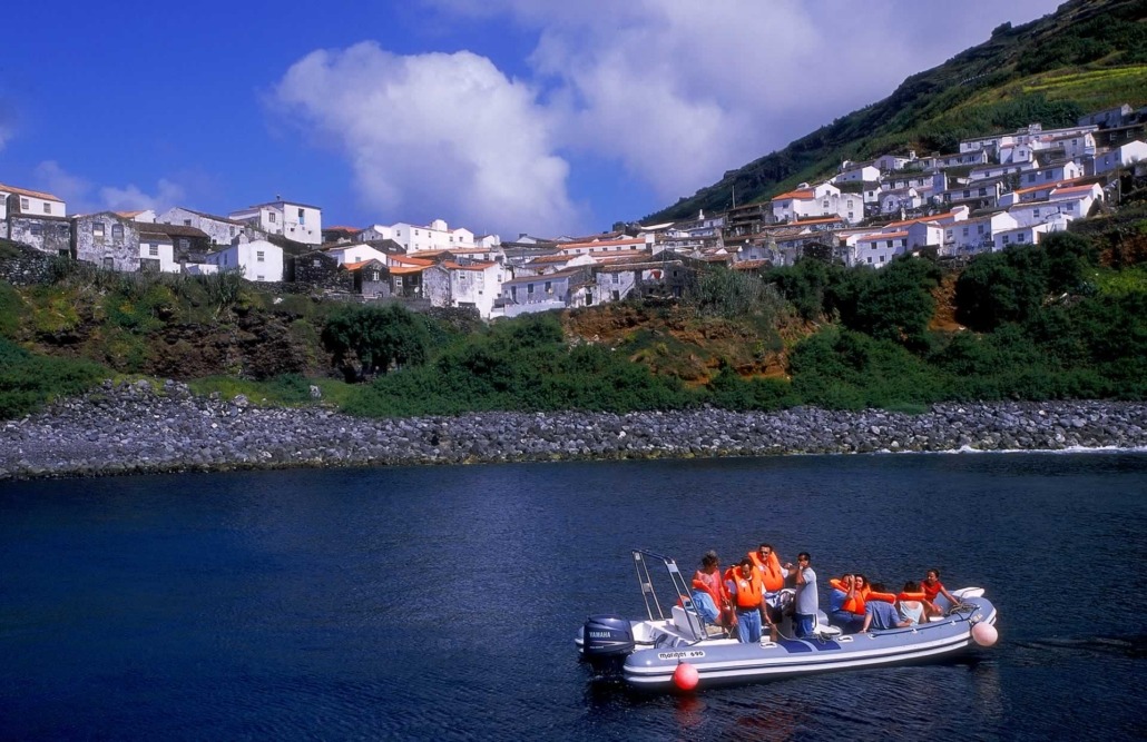 Sites pour la pêche et la plongée grâce à la diversité des espèces de poissons, île de Corvo