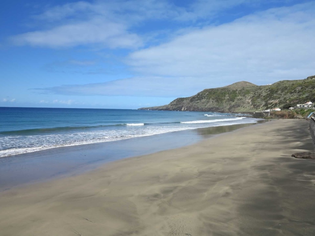 Fameuse plage de Formosa, plage dorée, île de Santa Maria, Açores