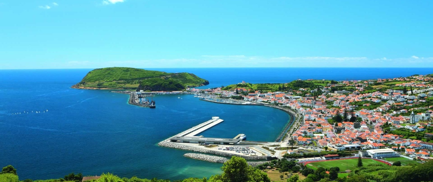 Marina de Horta, étape majeure pour les bateaux de plaisance qui traversent l'Atlantique, île de Faial