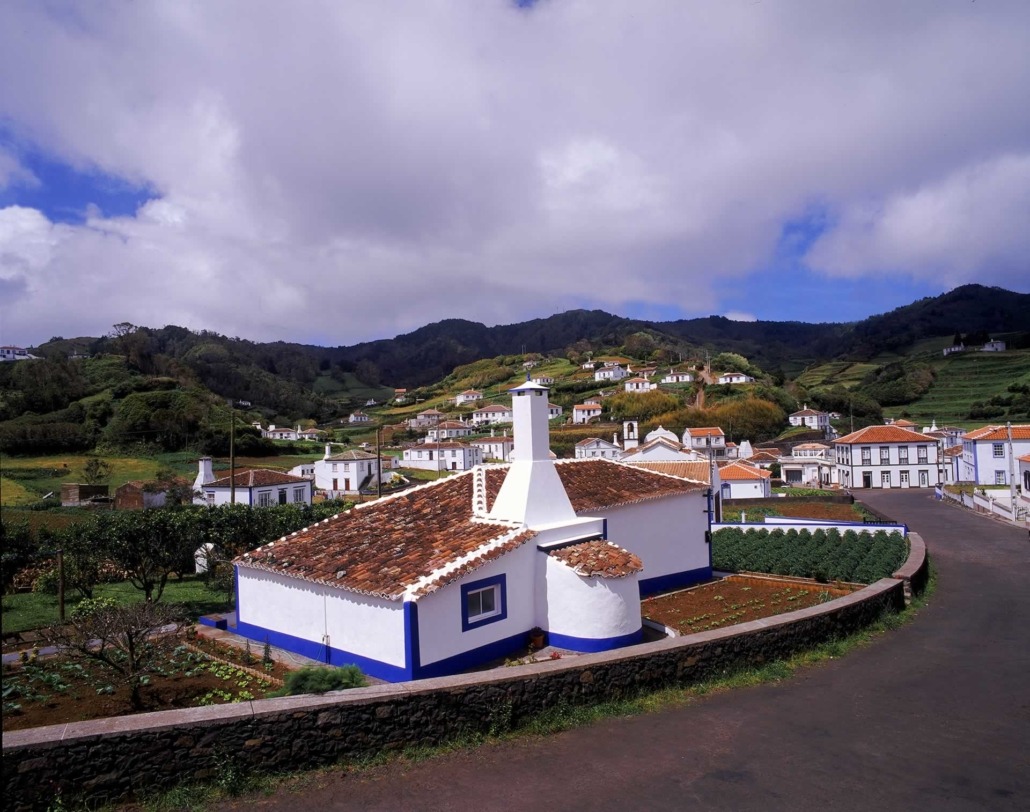 Village typique et maison traditionnelle de l'île de Santa Maria, Açores