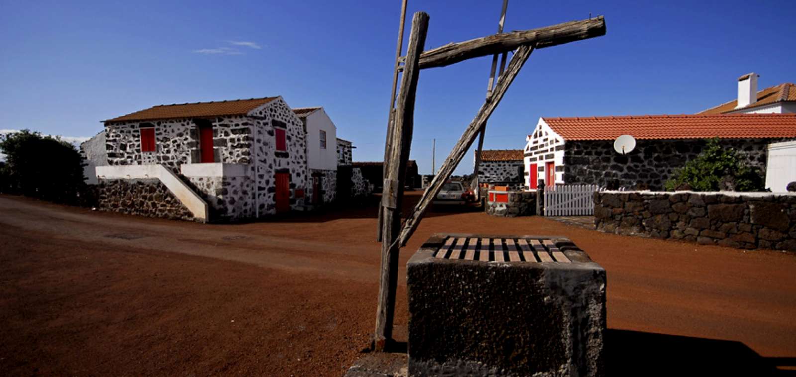 Randonnée Lava sur l'île de Pico par le vignoble des Açores inscrit au Patrimoine mondial de l’Humanité par l’UNESCO