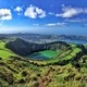 Lacs bleu et vert du cratère du volcan de Sete Cidades sur l'île de São Miguel